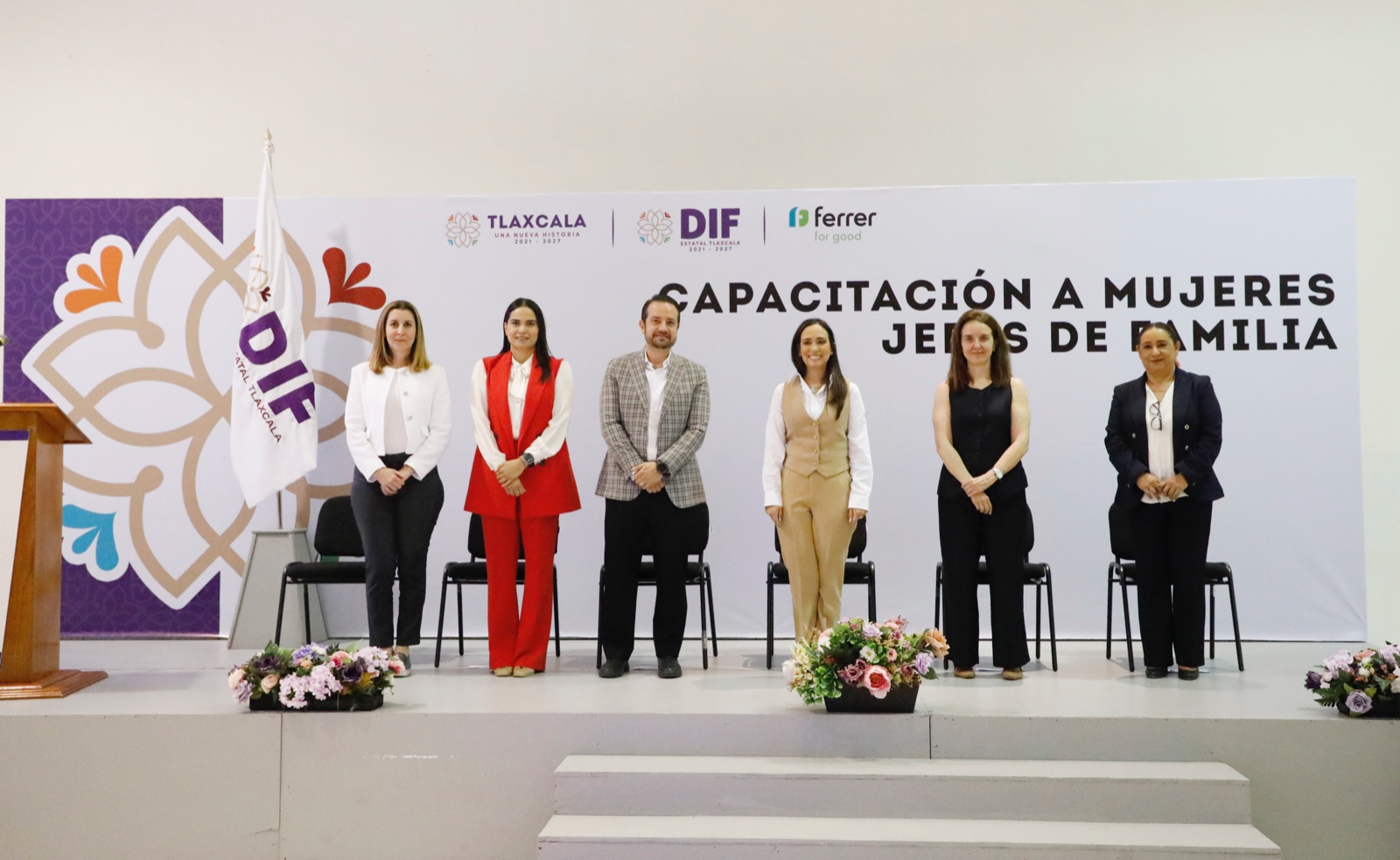 Capacitan a Jefas de Familia gracias a una alianza estratégica entre el Sedif y compañía Ferrer